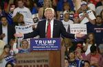 valgkamp. Donald Trump, der talte i  Albuquerque i går, er kommet et skrift nærmere normeneringen som præsidentkandidat. 