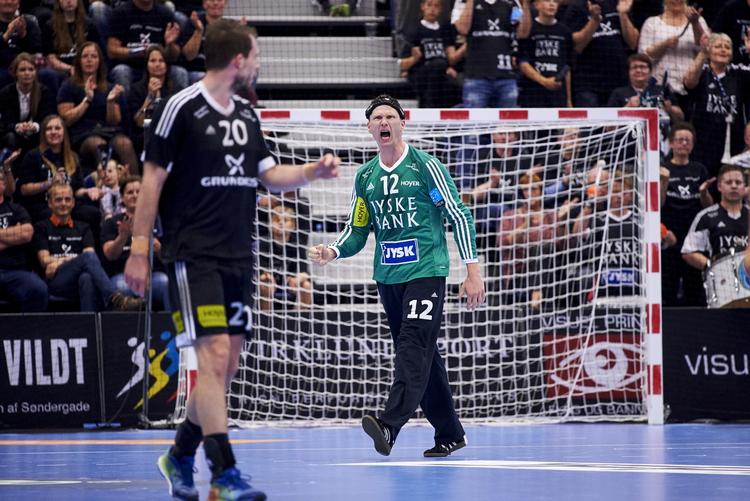 STÆRK. I 2010 vandt Sørenn Rasmussen DM-guld med AaB, og nu er målmanden godt på vej mod endnu et mesterskab. 