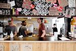 bøf. Tommi's Burger Joint lokker med burgere til branderten, når Distortion torsdag rammer Vesterbro. (Arkiv) 