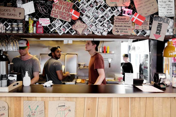 bøf. Tommi's Burger Joint lokker med burgere til branderten, når Distortion torsdag rammer Vesterbro. (Arkiv) 