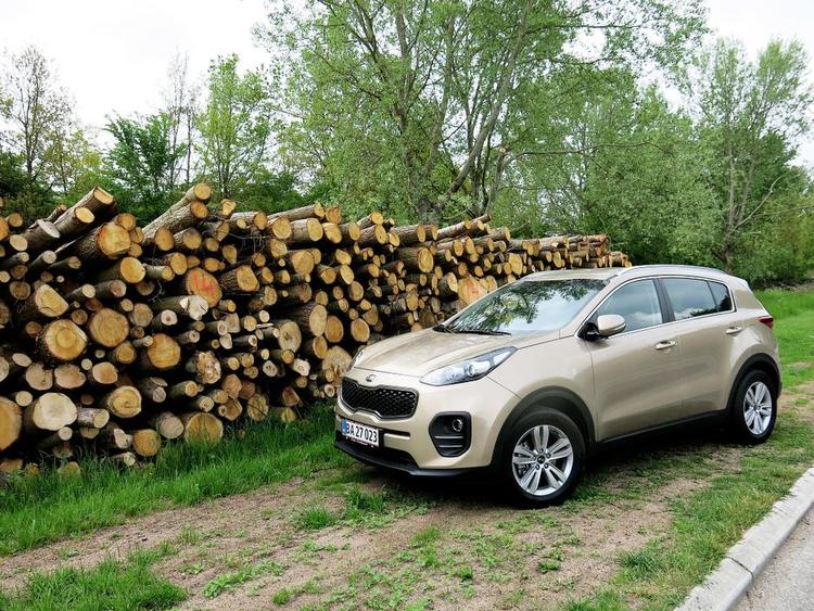 ALSIDIG. Her stoppe udflugten ud i naturen, når Kia Sportage har forhjulstræk. Med firehjulstræk kan den komme lidt længere ud i terrænet. Foto: Allan Graubæk 