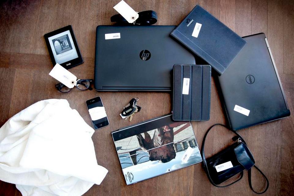 HARDWARE. Her et udsnit af glemte sager fra SAS-fly. Computere og iPads dominerer, men der er også et nøglebundt. 