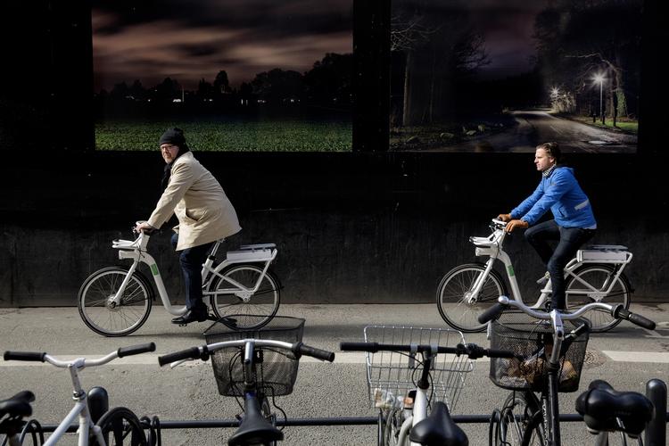 CYKLISME. Klaus Bondam (i hvidt) ved indvielsen af hovedstadens nye bycykler. Cyklistforbundets direktør efterlyser mod og fremsyn hos de borgerrepræsentanter, der nu skal se på byens fremtidsplaner for cykeltrafikken. 
