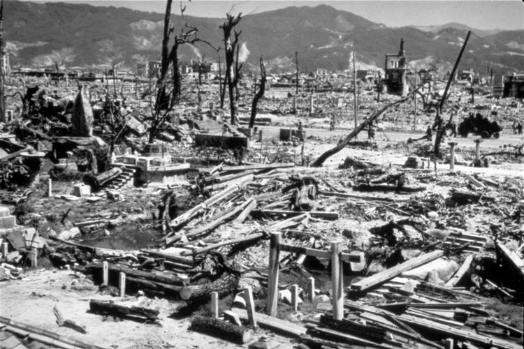 Et billede taget i august 1945, umiddelbart efter, at USA havde kastet en atombombe i Hiroshima. 