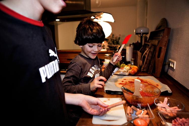 motivation. 68 procent af de børn, der har fået børnekogebogen 'Mit Kokkeri' i skolen, er begyndt at lave mere mad derhjemme, viser ny evalueringsrapport. (Arkivfoto) 