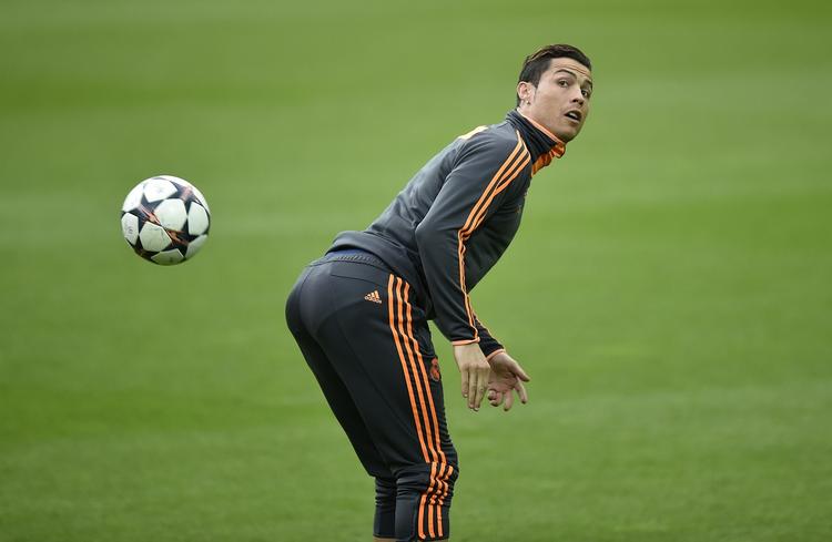 Røvgod. Ronaldo varmer op. 