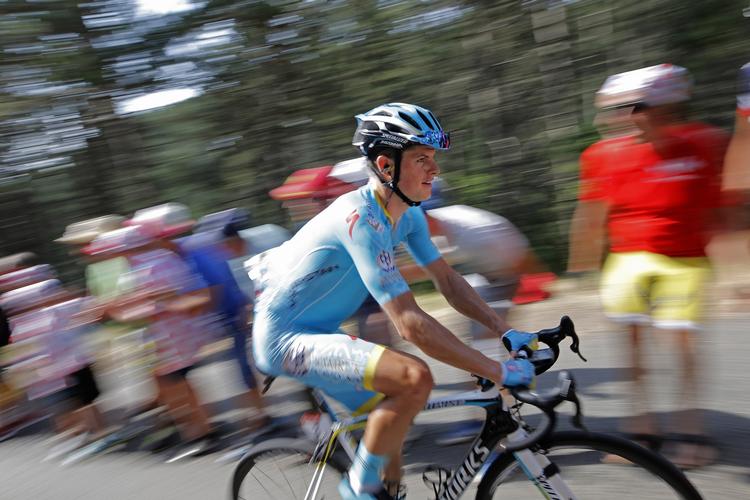 nedtur. Jakob Fuglsang må sande, at årets Giro ikke er forløbet, som danskeren havde forventet. 