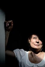 Sanser. Pryds Helle beskriver indlevende, f.eks.  maden, slæbesild og grisehoved, så man får lyst til at smage på den. 