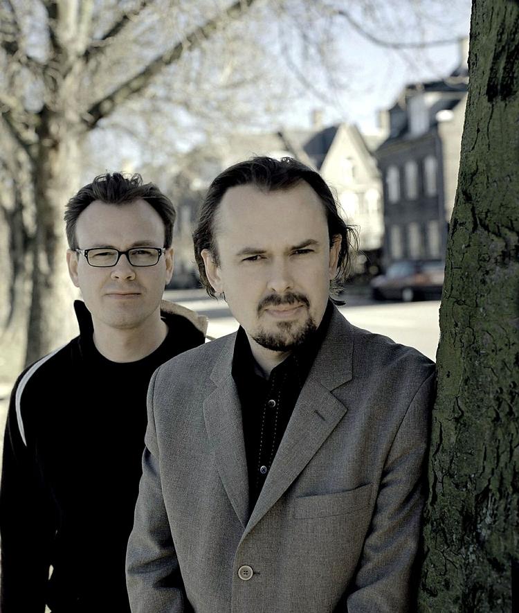 Solo. Henrik Olesen (t.v.) var i en årrække en del af duoen Olesen-Olesen, som her er fotograferet. 