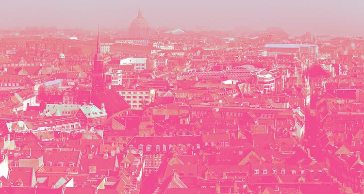 Boligmarked. Et væsentligt problem med den københavnske boligmasse er, at der hver måned flytter 1.000 nye beboere til. Hvor skal de bo? Hvad gør vi, når os, der bor her i forvejen, ikke engang har et sted at bo? 