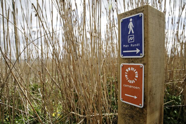 Fodtusser. Unesco-stemplet i sig selv forventes at trække en stor del naturglade turister til Møn. Allerede nu kan vandrere gå 'Camønoen', som er 175 km vandrestier på Møn, Nyord og Bogø. Stien er skiltet med orange og åbner officielt i juni måned. 