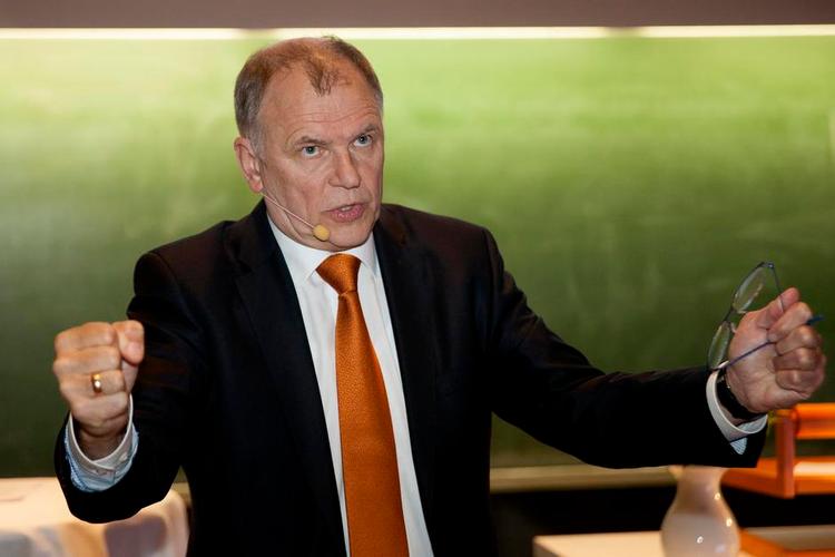 Tobaksfjende. Rygninge r folkesundhedens fjende nummer et, siger EU-kommissær for sundhed og fødevarer Vytenis Andriukaitis fra Litauen. 