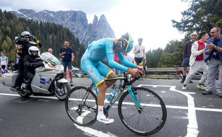 dramatisk. Vincenzo Nibali blev den store triumfator på Giroens 19. etape efter at have skuffet på den første del af rundturen. 