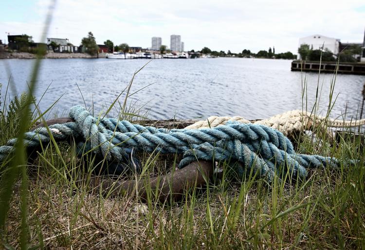SPÆRRING. Det brede løb i Sydhavnen bliver lukket for større både, fordi Københavns Kommune vil spærre den med en uoplukkelig bro. 