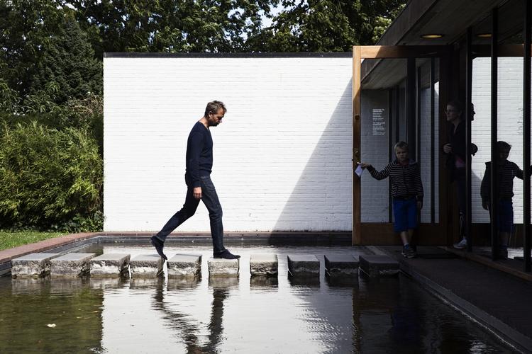 Louisiana. Museumsdirektør Poul Erik Tøjner har sit på det tørre og mener ikke der er tale om institutionel bodsgang, når museet i Hornbæk køber Gernes-værker, efter at Poul Gernes selv udvandrede fra samarbejde med Louisianas grundlægger, Knud W. Jensen. Arkivfoto: Janus Engel 