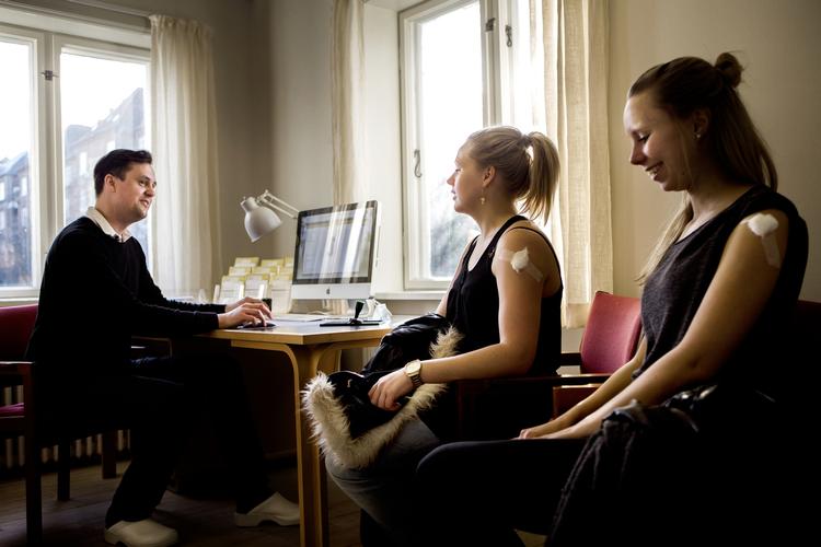 Vaccination. Piger med mulige bivirkninger efter HPV-vaccinen skal nu vente kortere tid på udredning. (Arkiv) 