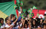 OL-flamme. Den olympiske ild ankom til Brasilien for nogle uger siden og blev hilst af unge ved et ceremoni. Den er nu på vej rundt i det store land. 