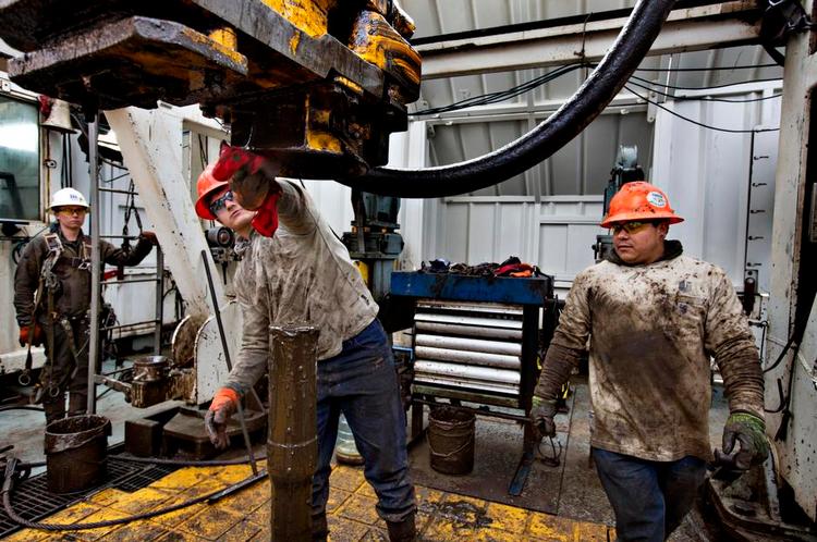 Boom. North Dakota har oplevet et olieboom, der har skabt mange nye arbejdspladser, men verden har brug for mindre fossile brændstoffer - ikke flere, mener miljøgrupper. 