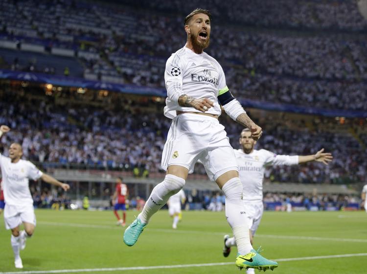 TRIUMF. Sergio Ramos scorede både i ordinær spilletid og i straffesparkskonkurrencen. Det skulle fejres. 