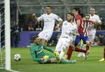 1-0. Sergio Ramos fik bolden ind bage Atlético-målmand Jan Oblak to gange - Ramos scorede nemlig også i straffesparkskonkurrencen. 