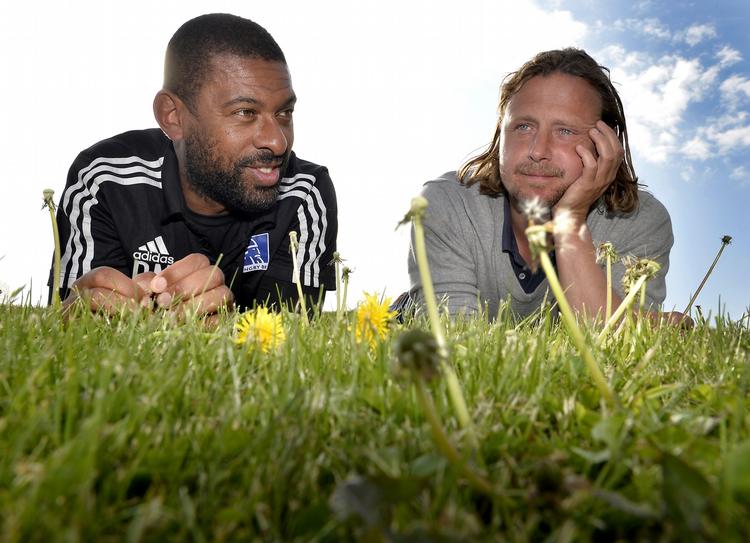 Oprykkere. Jyden David Nielsen (tv) er træner i Lyngby, mens Bo Henriksen (th) er fynbo og træner i en anden oprykkerklub, AC Horsens. 