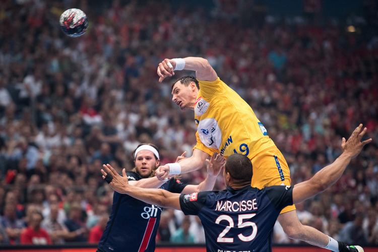 BESEJRET. I både semifinalen og bronzekampen scorede Mikkel Hansen (tv.) 10 mål, men det var Krzysztof Lijevski (øverst) og Kielce, der vandt Champions League. 
