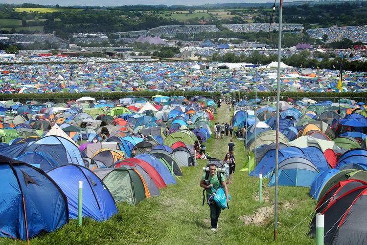 Folkemængder. Sikkerhedspolitiet i Storbritannien advarer nu store festivaler som Glastonbury mod terror. 