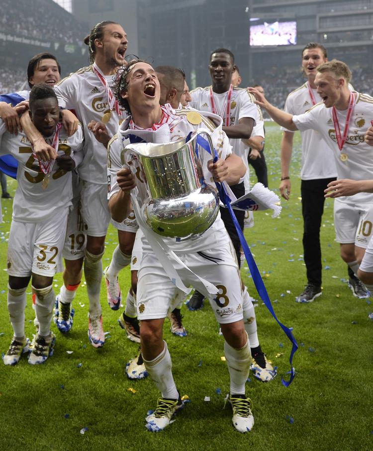 Champion.  Thomas Delaney har først sommerferie, når han kommer tilbage fra Japan. Og det kan blive en hektisk en af slagsen med kontraktforhandlinger og en flytning til udlandet. 