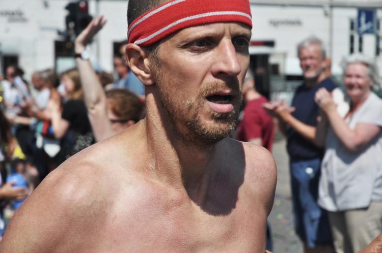 Ramt. Udmattelsen var total under Copenhagen Marathon. Lidt mere end en uge er gået, og nu er benene lette om morgenen. 