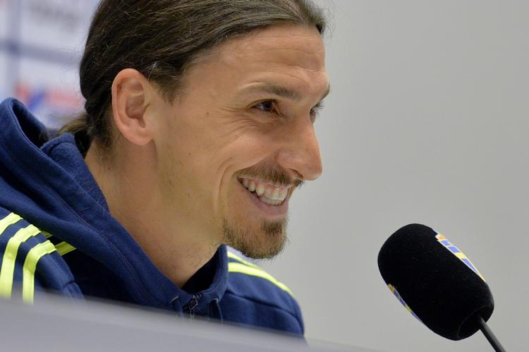 morgentræt. Der var ikke mange smil fra en træt Zlatan Ibrahimovic på pressemødet onsdag, hvor svenskeren ikke havde de store nyheder at fortælle. 