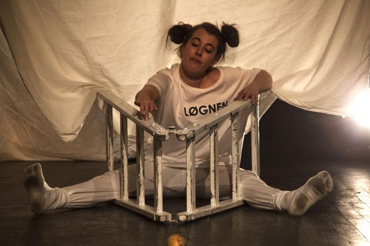 LØGNER. Teaterkompagniet Skank Zoo er blandt de seks teatergrupper, som udgør festivalen Kgl. Vildskud. Pr-foto: Anna Balsma 