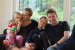 familiedynamik. Gymnasielærer Eva Borchorst Mejnertz og faglig leder i et digitalt bureau Nikolaj  Gandrup Borchorst, Aarhus, er spændte på, hvordan søskendedynamikken bliver, når Birk og Emma Pil får en lillesøster til juli. »Der kommer sikkert nogle skænderier mellem de to yngste hen ad vejen, men jeg tror, aldersforskellen mellem Birk og den lille ny bliver for stor til, at de kommer til at have konflikter«, forudser Eva Borchorst Mejnertz. 