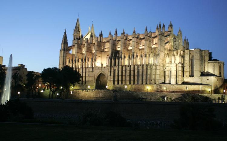 UROPLAGET. Støjende og drikkende turister forstyrrer freden i Palma de Mallorca. Derfor kan de nu se frem til kæmpebøder. 