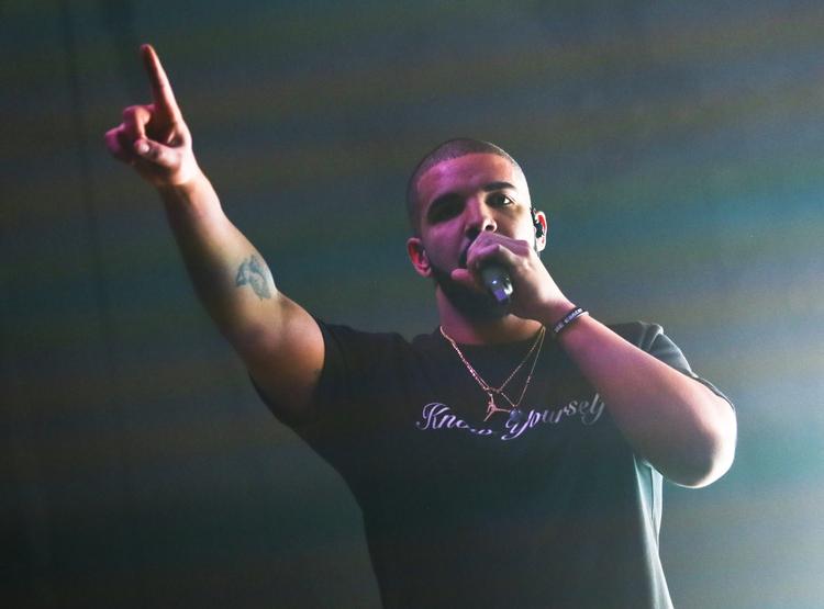 Melankoliker. Hvem havde troet, at den kroniske melankoliker Drake havde et sommerhit i ærmet? 