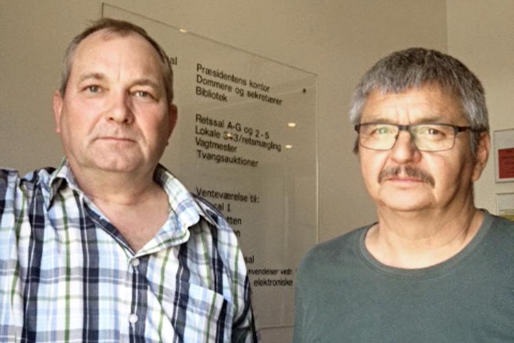 Epoxyskandale. »Epoxyen løb ned ad dragten ned i skoene«, sådan fortalte Per Krogh Jensen (th) om sin tid hos Siemens under retsagen i Aalborg i går. Til venstre ses Peter Christiensen. 