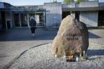 Lindegården. For to måneder siden mistede en 57-årig social- og sundhedsassistent livet, da hun blev stukket ihjel af en beboer på det socialpsykiatriske bosted Lindegården. Nye oplysninger peger på, at drabet kunne have været undgået, hvis en intern sikkerhedsregel var blevet overholdt. 