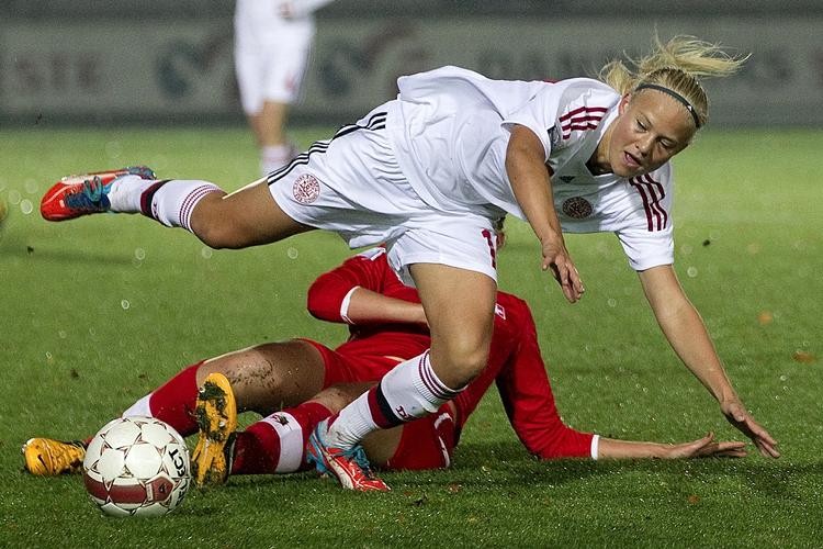 Mårfarlig. Pernille Harder scorede sit landskampsmål nr. 32 i landskamp nr. 74. 