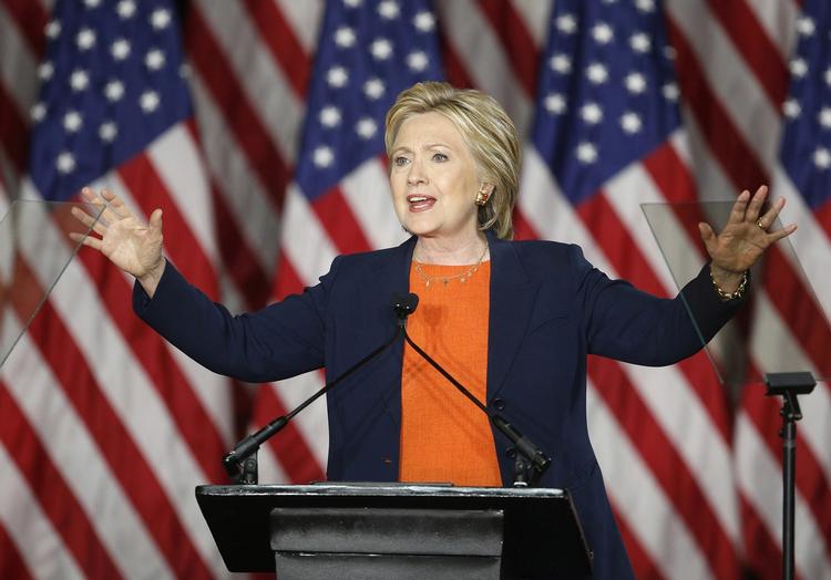 Kritik. Hillary Clinton hånede Trump for hans »bizarre fascination af tyranner«. 
