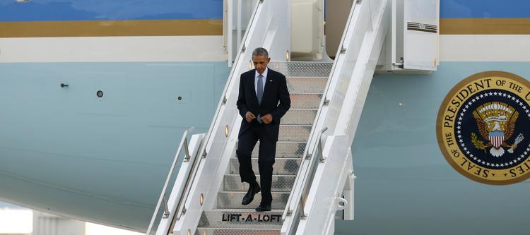 USA. Præsident Barack Obama ankommer til Peterson-luftbasen, hvor han deltog ved en dimissionsfest. 
