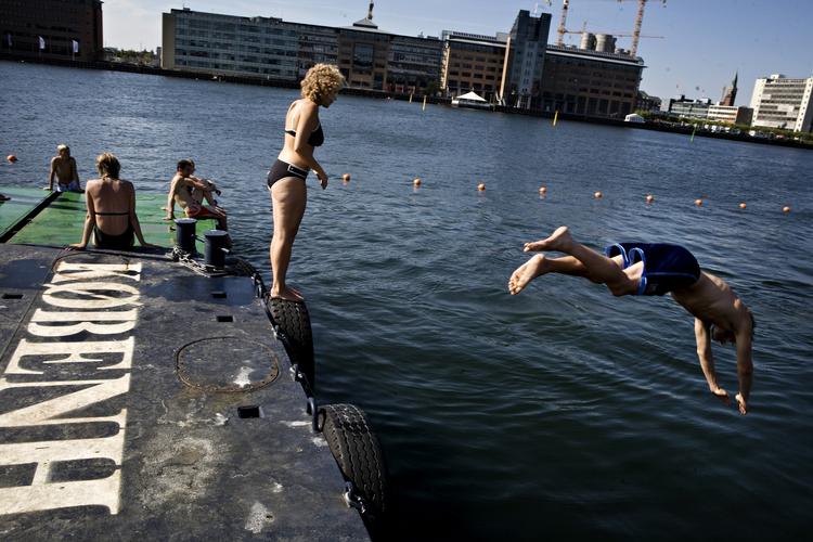VARME Mens de i Sydtyskland og Frankrig oplever massive mængder nedbør, låner vi den Sydeuropæiske varme i Danmark. 