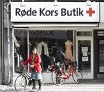 BOMBE. Flere nødhjælpsordninger kritiserer kommunale genbrugsordninger for at øge konkurrencen og dermed dræne midler fra nødhjælpsarbejdet. 