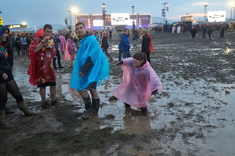 Vejr. Festivallen Rock am Ring har været ramt af uvejr og et voldsomt lynnedslag, der har kvæstet et stort antal mennesker. 