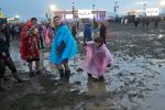smat. Omkring 90.000 mennesker deltager i 'Rock am Ring'-festivalen, der har været plaget af uvejr, og det ser ud til at fortsætte. 