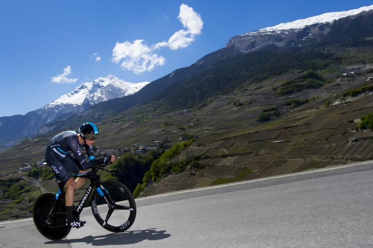 prolog. Christopher Froome blev slået på prologen til Dauphine af Alberto Contador. 