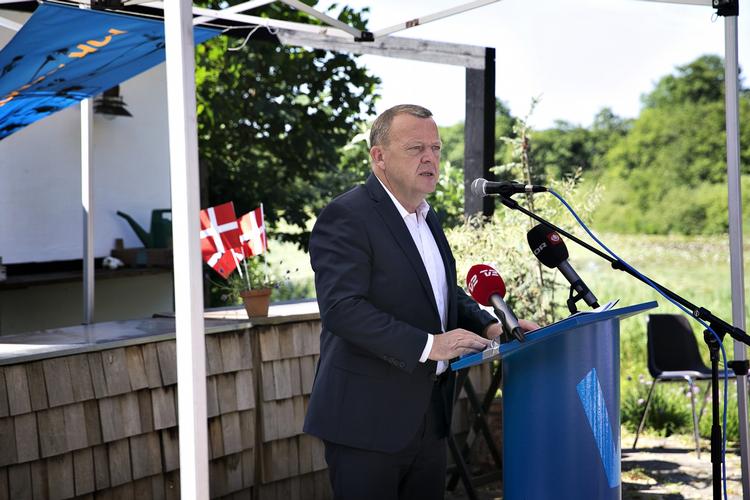 Idyllisk. Vi har meget at være stolte af i Danmark, lød det i statsministerens grundlovstale. Men vi kan ikke klare os alene. 