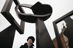 Kulturordfører. Hos Dansk Folkeparti er Alex Ahrendtsen ikke tilfreds med ændringerne af ord på Statens Museum for Kunst. Her er han fotograferet ved billedkunstneren Robert Jacobsens store jernskulptur på Flakhaven i Odense. (arkivfoto) 