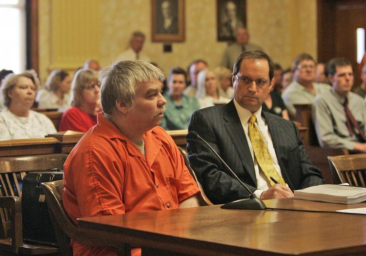 Skyldig? Her ses Steven Avery sammen med en af advokaterne, Jerry Buting. 