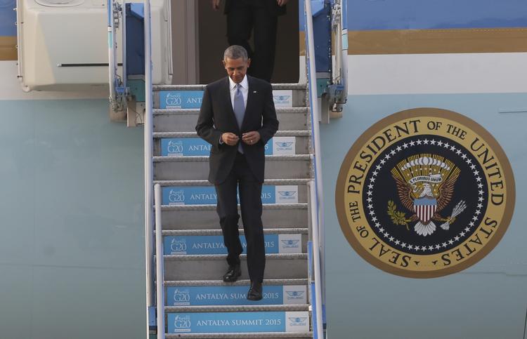 Dimmisionsfest. USA's præsident, Barack Obama kan ikke deltage i Muhammad Ali fredag. I stedet deltager han i sin datter Malias dimmisionsfest fra high school. 