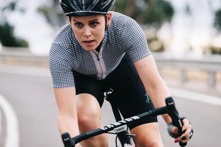 Pasform. Der findes flere modebevægelser inden for cykeltøj til kvinder, men deres fokus er først og fremmest på funktion, fortæller en designer fra firmaet Rapha. Pr-Foto 
