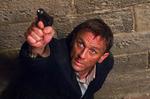 BANG! James Bond, her i skikkelse af Daniel Craig, er på programmet, når Copenhagen Crime byder på foredrag om krimihelte og deres påklædning. Foto: AP 
